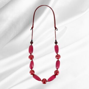 collana in legno e resina amaranto con decoro découpage marca karakorum