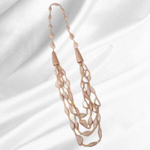 collana in resina a più fili con perline color champagne