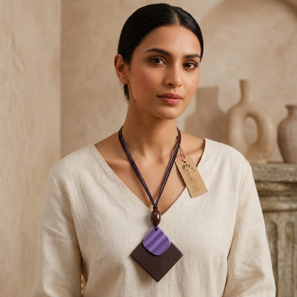 collana in resina e ecopelle karakorum design geometrico
